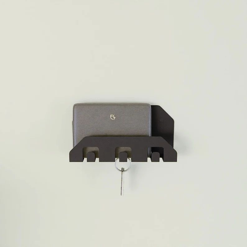 Etagère murale moderne pour entrée avec porte-clés intégrés, idéale pour un rangement pratique en Tunisie.