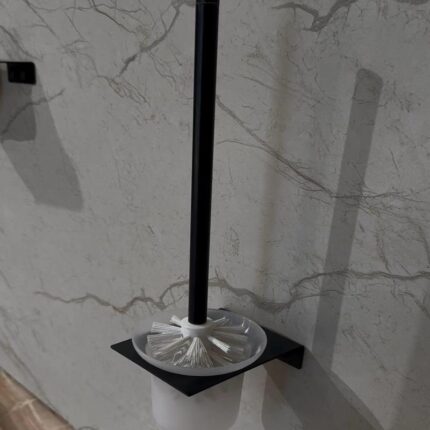 Porte-brosse WC mural design en inox, élégant et pratique, fixé au mur – disponible en Tunisie